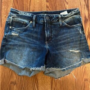 NWOT Silver denim shorts from Dillards. Waist 28 length/inseam 4 inches